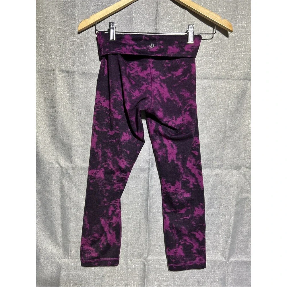Lululemon Wunder‎ Under Crop II  Breezie Regal Plum Black size 4 Fold over